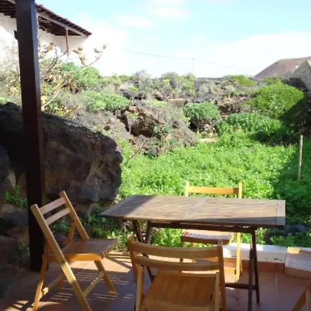 Sleeps 2 Pool Wifi Apartment